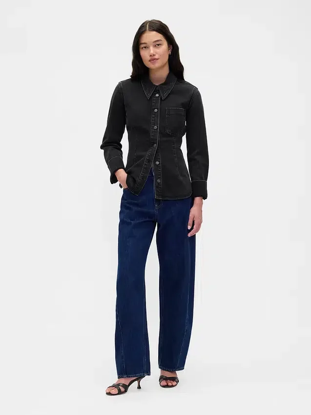 Camisa vaquera con costuras ajustadas