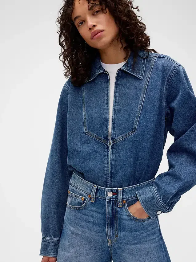 Camisa vaquera con cremallera GAP × Victoria Beckham