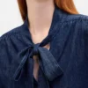 Camisa vaquera con lazo al cuello