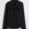 Camisa vaquera con lazo al cuello
