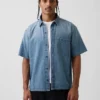 Camisa vaquera de corte holgado