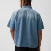 Camisa vaquera de corte holgado