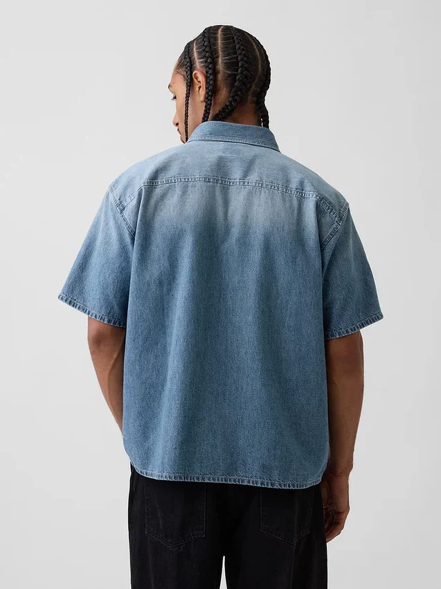 Camisa vaquera de corte holgado