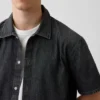 Camisa vaquera de corte holgado