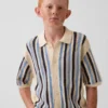 Camisas de rayas de ganchillo para niño