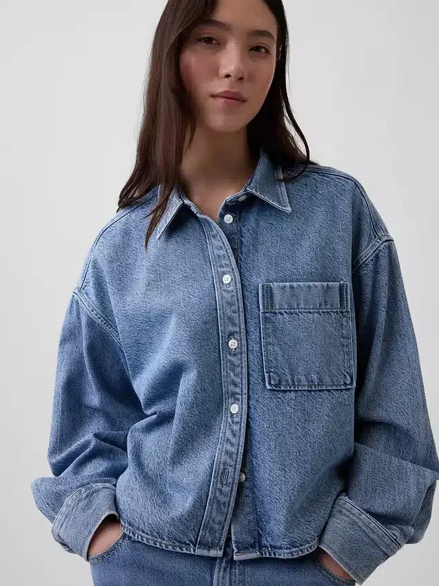 Camisas oversize de denim ultrasuave con bajo recto y corte corto