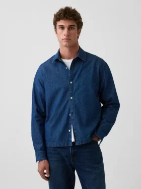 Camisas vaqueras de corte holgado y bajo recto