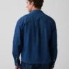 Camisas vaqueras de corte holgado y bajo recto