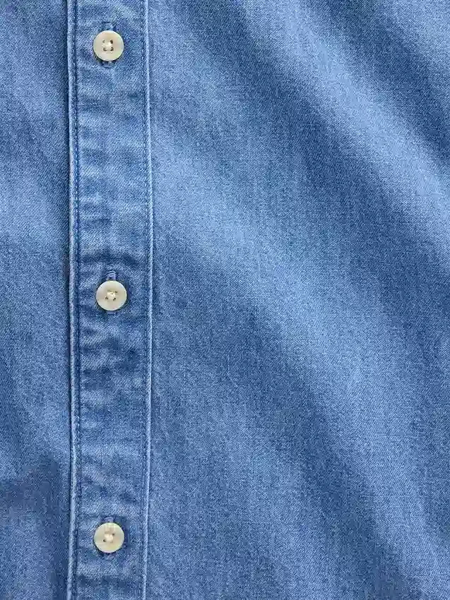 Camisas vaqueras de corte holgado y bajo recto