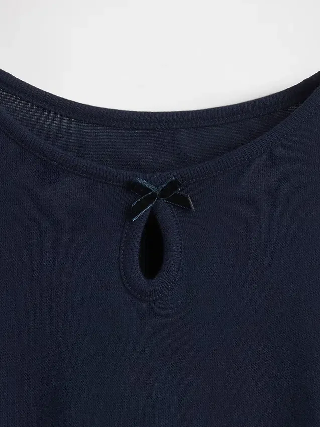 Camiseta ajustada infantil con lazo y abertura