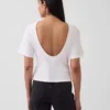 Camiseta con bolsillo y espalda redondeada de Gapstudio