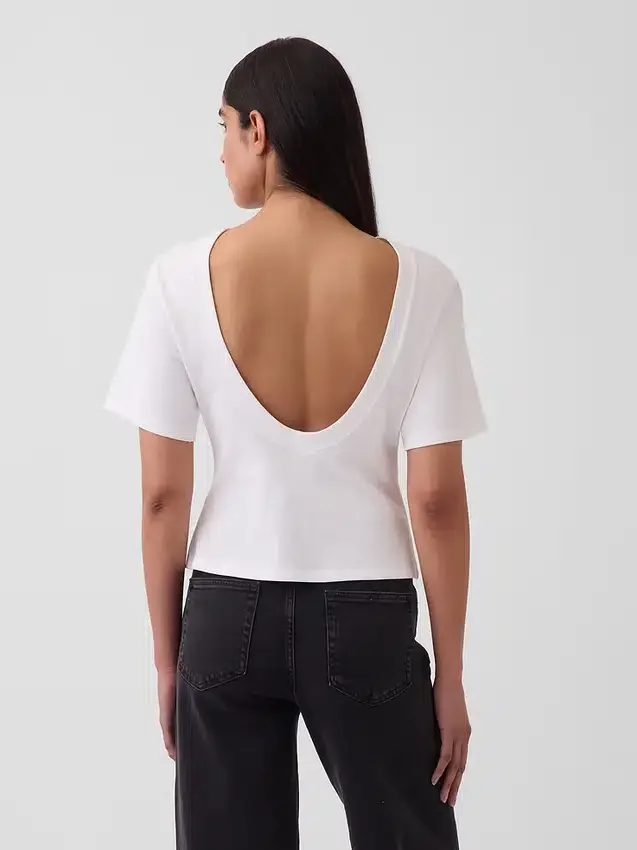 Camiseta con bolsillo y espalda redondeada de Gapstudio