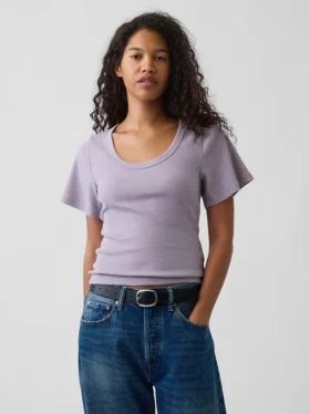 Camiseta con cuello redondo acampanado