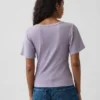Camiseta con cuello redondo acampanado