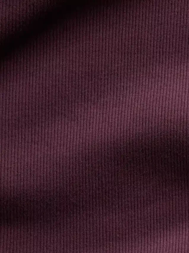 Camiseta con cuello redondo acampanado