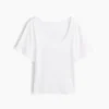 Camiseta con cuello redondo acampanado