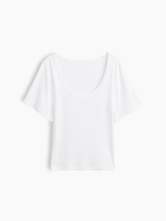 Camiseta con cuello redondo acampanado