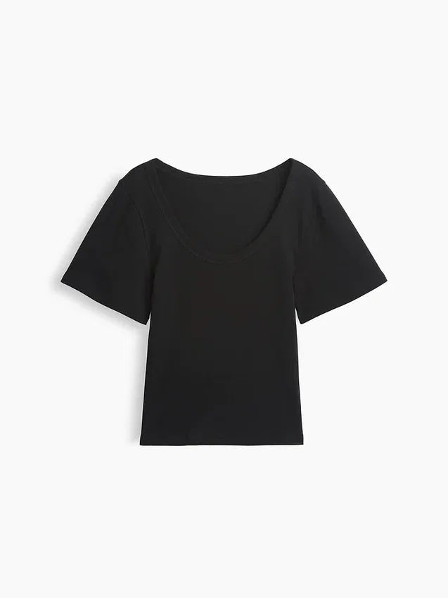 Camiseta con cuello redondo acampanado