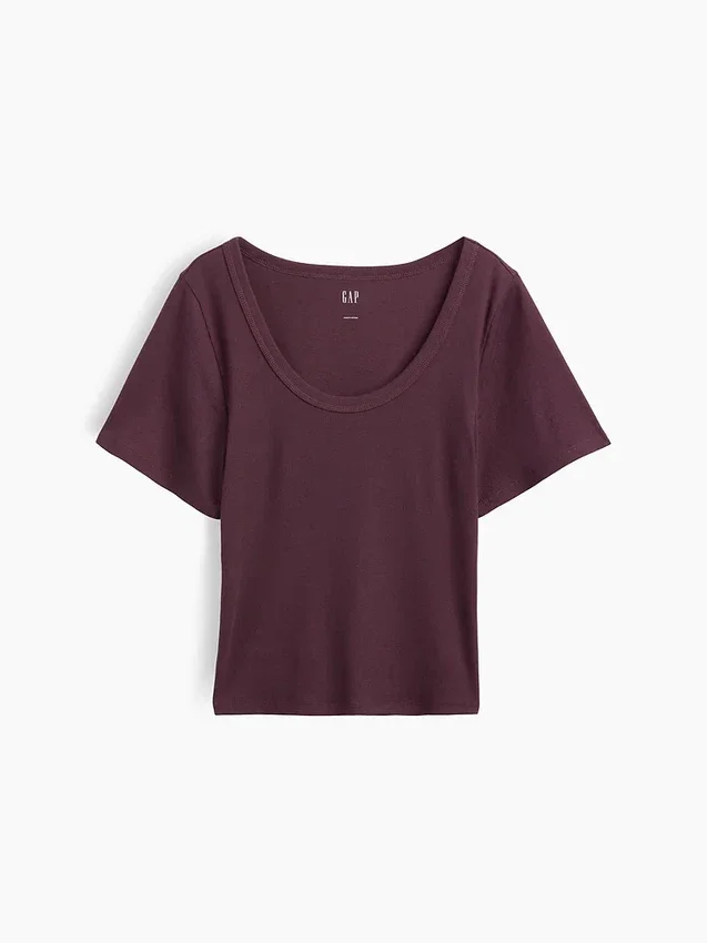 Camiseta con cuello redondo acampanado