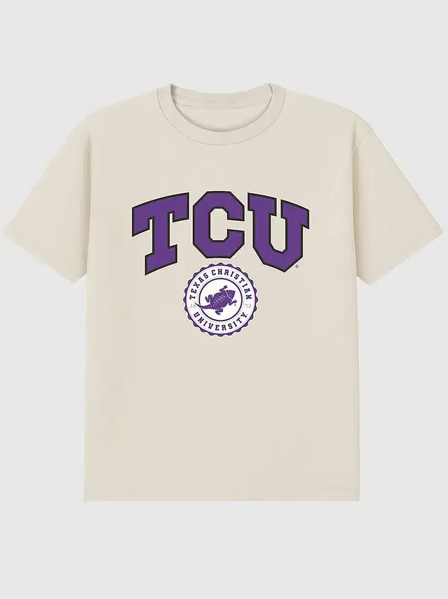 Camiseta con el escudo universitario de la TCU (Texas Christian University) en diseño oscuro