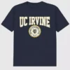 Camiseta con el escudo universitario de la Universidad de California en Irvine