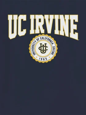 Camiseta con el escudo universitario de la Universidad de California en Irvine