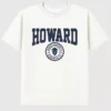 Camiseta con el escudo universitario de la Universidad de Howard en diseño gráfico oscuro