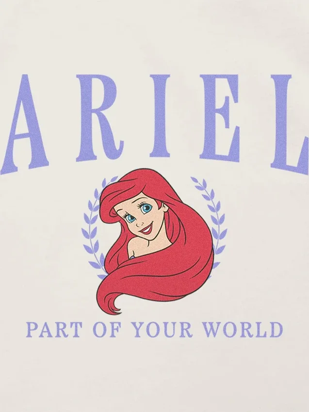 Camiseta con estampado «Ariel Collegiate» para niños pequeños