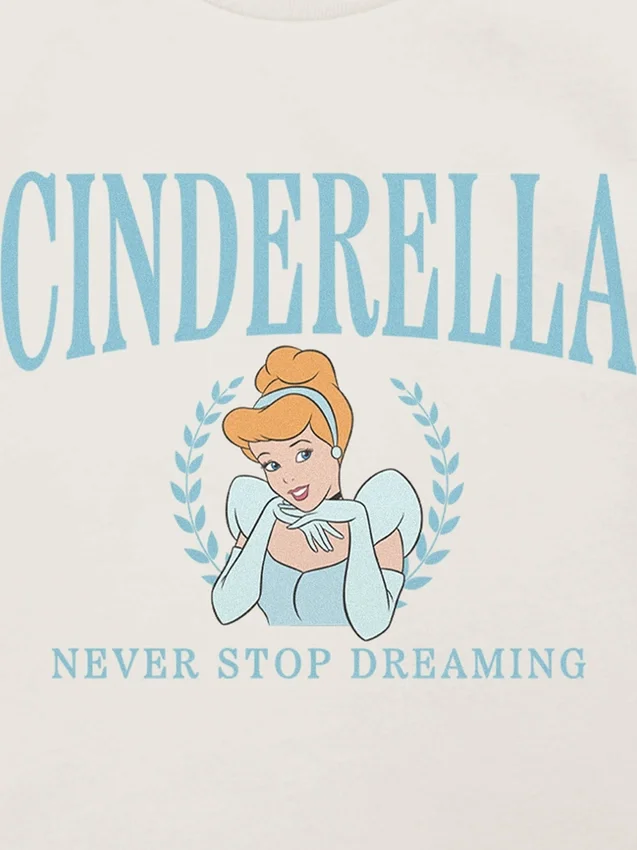 Camiseta con estampado «Cinderella Collegiate» para niños pequeños