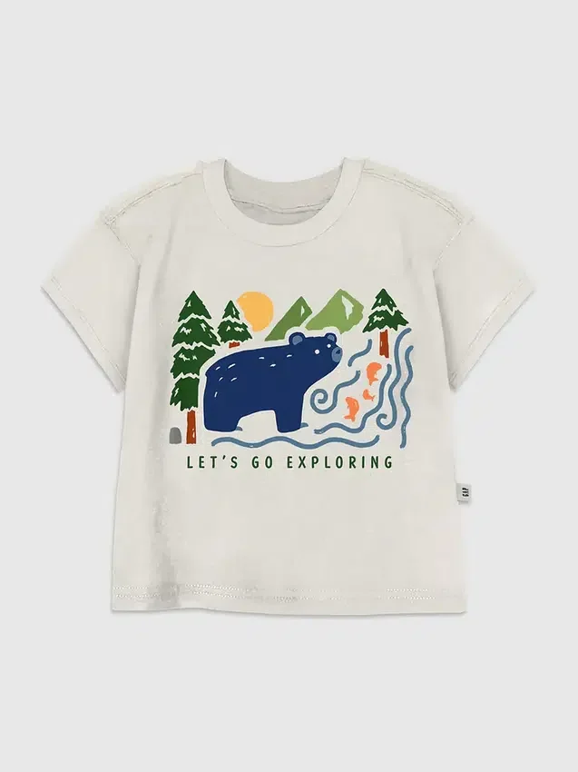 Camiseta con estampado de oso en el bosque para niños pequeños