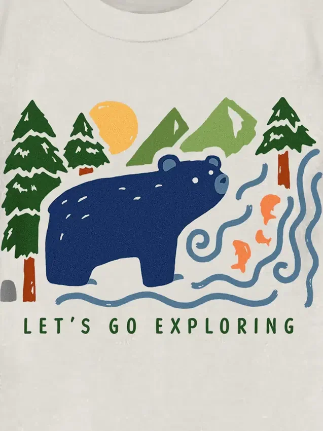 Camiseta con estampado de oso en el bosque para niños pequeños