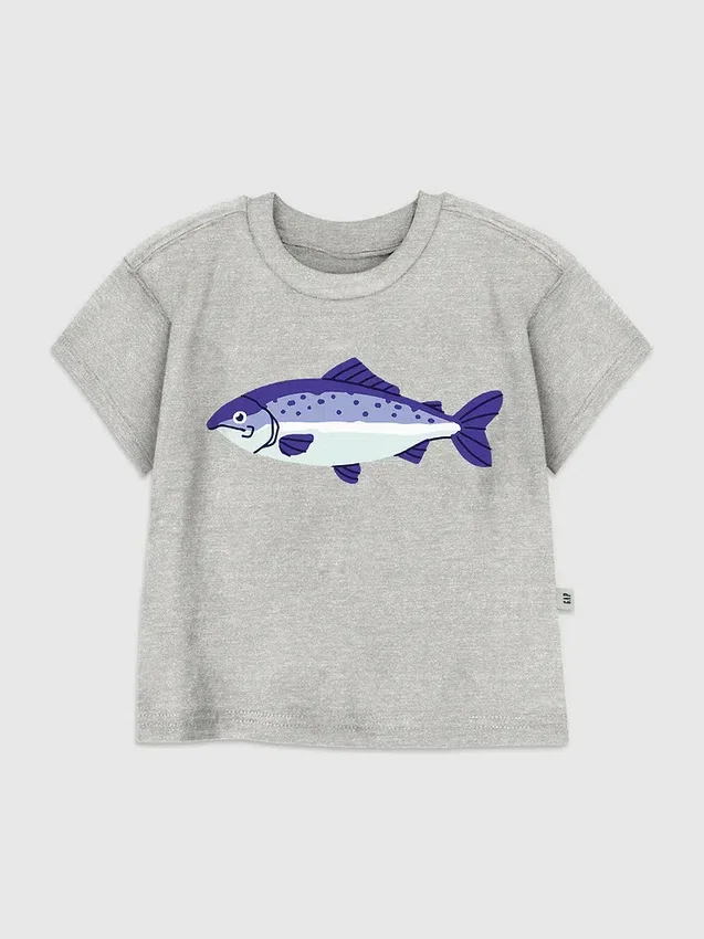 Camiseta con estampado de pez para niños pequeños