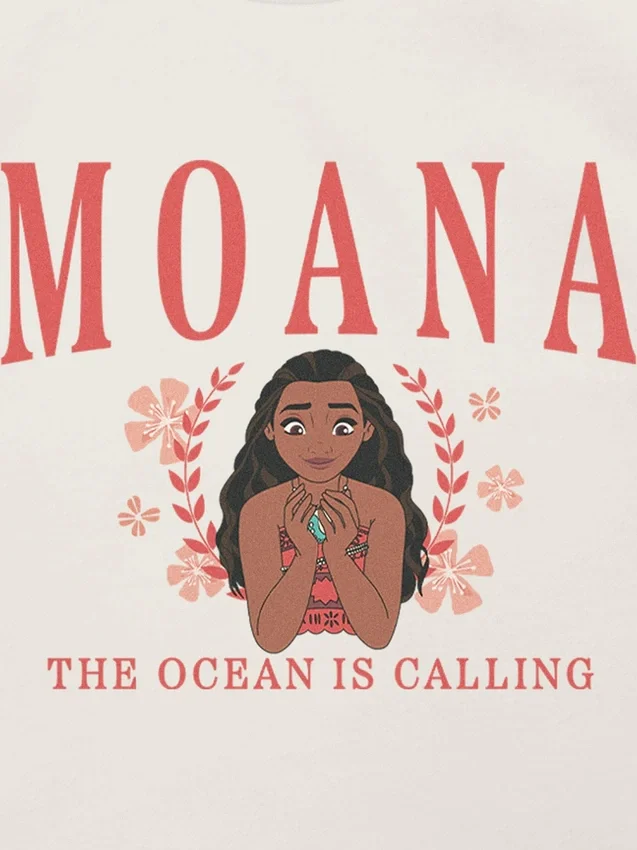 Camiseta con estampado «Moana Collegiate» para niños pequeños