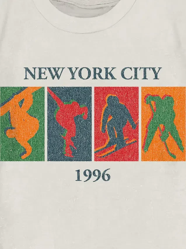Camiseta con estampado vintage de deportes de invierno para niños pequeños