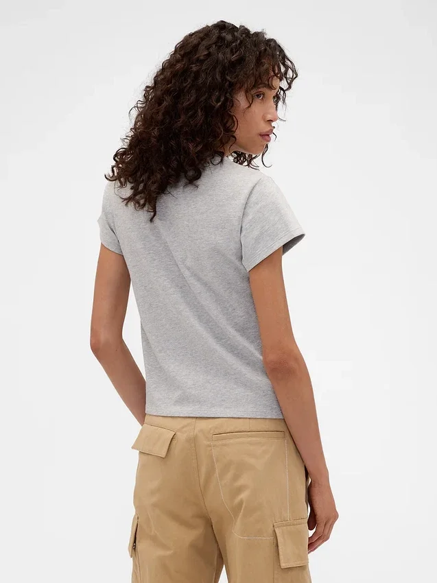 Camiseta con logotipo de algodón orgánico GAP × Victoria Beckham