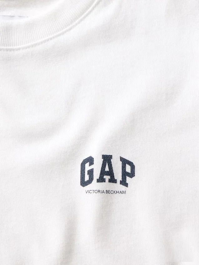 Camiseta con logotipo de algodón orgánico GAP × Victoria Beckham