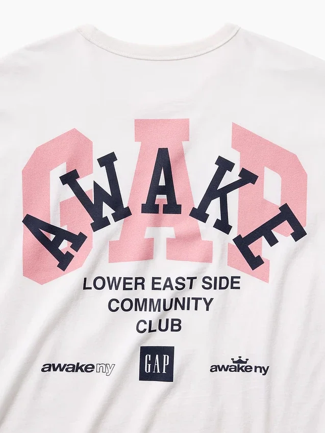Camiseta con logotipo de corte holgado GAP × Awake Ny