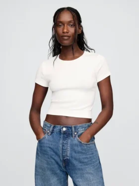 Camiseta corta moderna