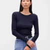 Camiseta corta moderna de canalé compacto