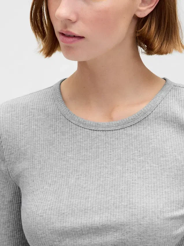 Camiseta corta moderna de canalé compacto
