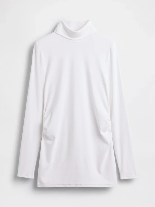 Camiseta de cuello alto premamá moderna