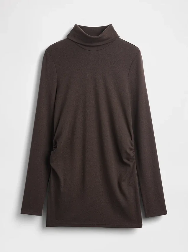 Camiseta de cuello alto premamá moderna