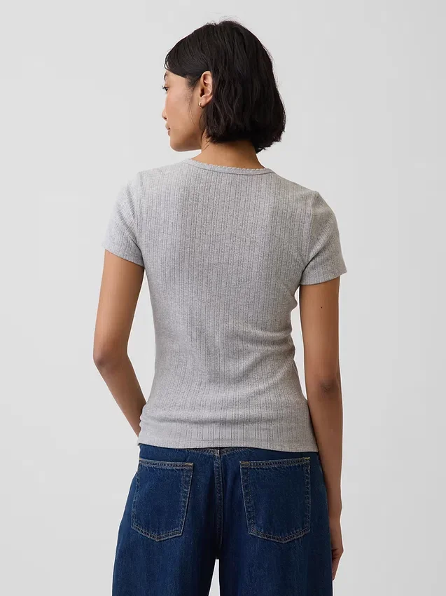 Camiseta de cuello redondo con punto pointelle