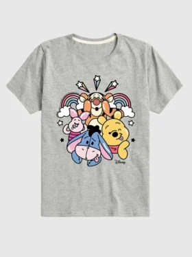 Camiseta de manga corta con estampado «Winnie the Pooh y sus amigos: arcoíris y estrellas» para niños pequeños en pantalones cortos