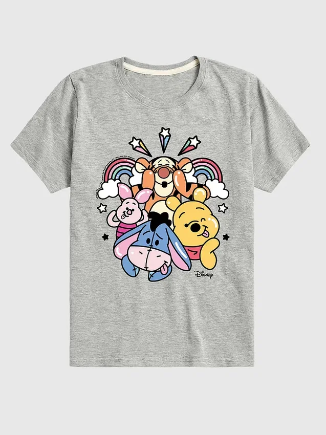 Camiseta de manga corta con estampado «Winnie the Pooh y sus amigos: arcoíris y estrellas» para niños pequeños en pantalones cortos