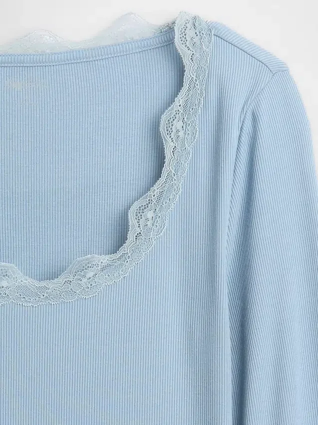 Camiseta de pijama con ribete de encaje y patrón de mini acanalado