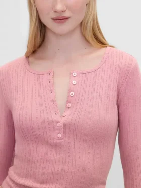 Camiseta de pijama Henley de punto calado de GAP × Summer Fridays