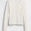 Camiseta de pijama Henley de punto calado de GAP × Summer Fridays