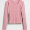 Camiseta de pijama Henley de punto calado de GAP × Summer Fridays