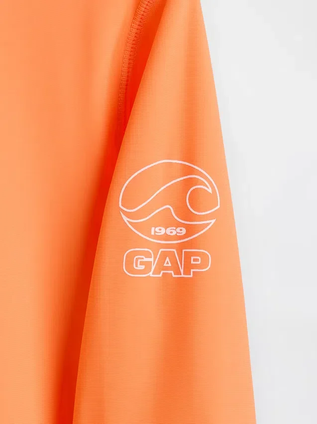 Camiseta de protección solar con logotipo para niños